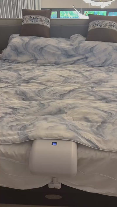 Arrête de te réveiller trempé. Dès la première nuit. Grâce à un flux d'air ciblé sous ta couette.